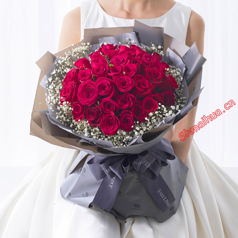 经典爱情-33枝红玫瑰+白色满天星