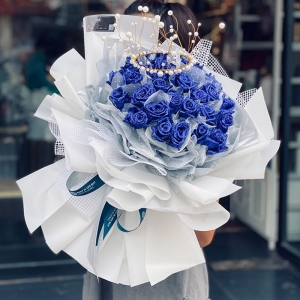 ��ɫ����-õ���԰�ɫ��ɴ�������ڳİ�ɫѩ��ֽ����ɫ��ɴ����Χ��ɫŷ��ֽ��ɫ����ɴ���������װ����ɫϵ�д��������������һ���ʹ�