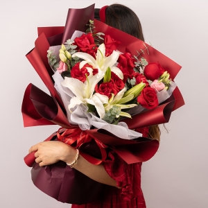 �쳾����-11֦��������õ�塢2֦��ͷ�װٺϴ���۽۹�����Ҷ�ȼ���Ҷ ��װ���ڳİ�ɫѩ��ֽ����Χ��ɫ˫ɫŷ��ֽ������װ